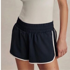 Varley navy blue and white athletic Women's Arlington 2" Shorts size small $78